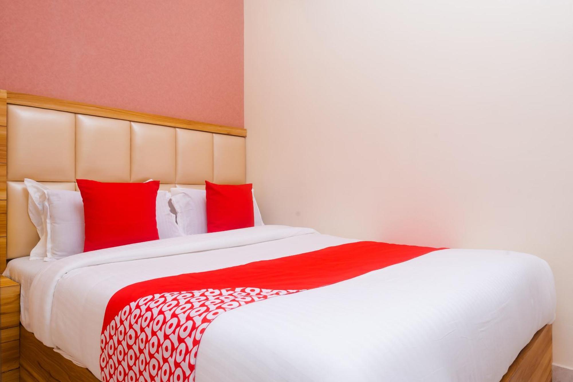 Hotel Sun City Near Saifee Hospital And Hn Reliance Mumbai Exteriör bild