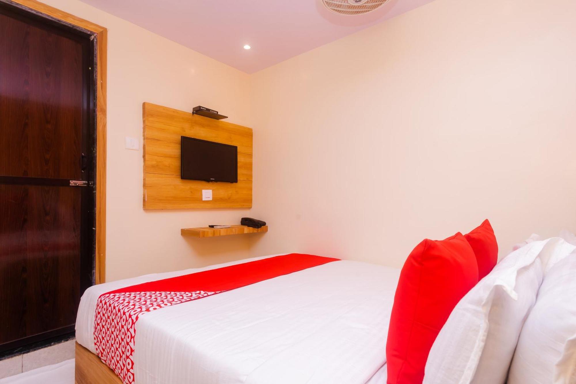 Hotel Sun City Near Saifee Hospital And Hn Reliance Mumbai Exteriör bild