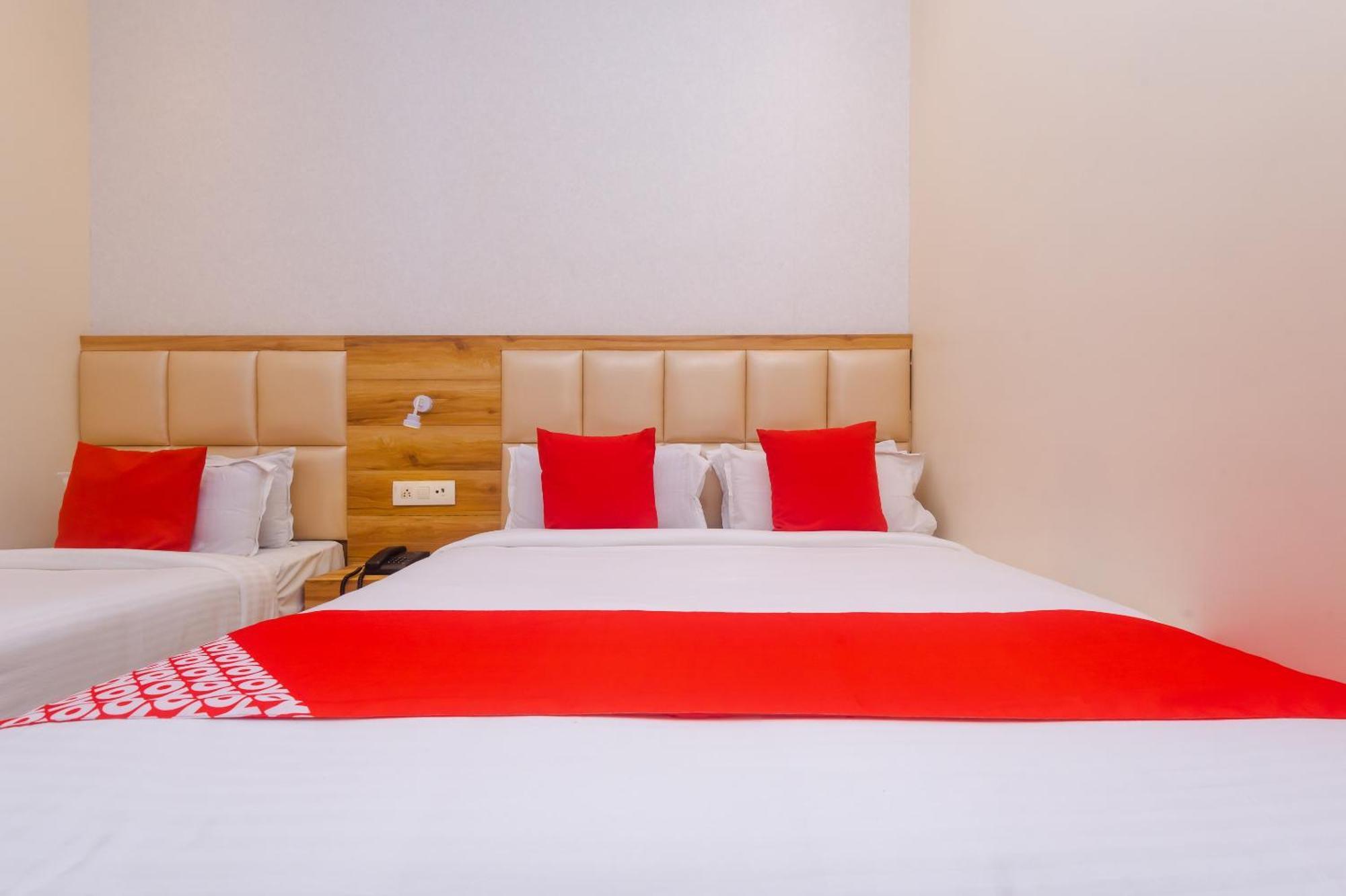 Hotel Sun City Near Saifee Hospital And Hn Reliance Mumbai Exteriör bild